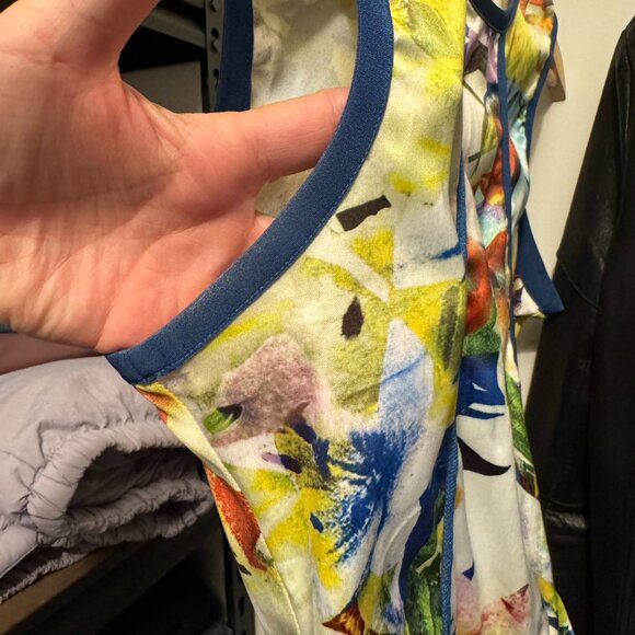 Parker Sleeveless Silk Peplum Blouse | Vibrant Multi-Color | Size Large | GUC - Picture 7 of 7